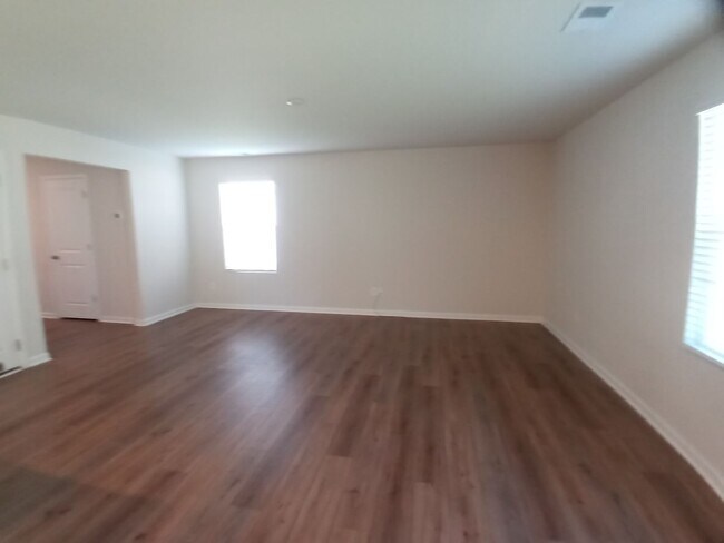 Building Photo - 70 Parkwood Ct
