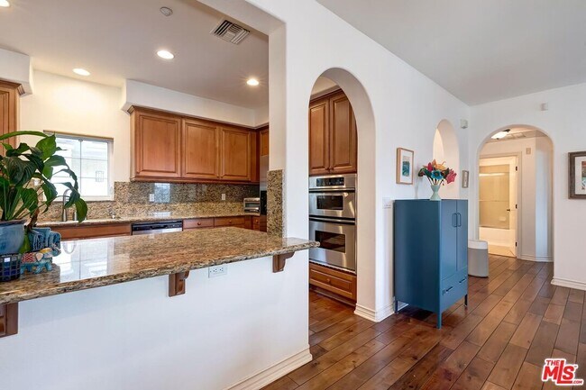 Building Photo - 7101 Playa Vista Dr