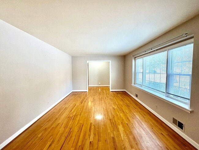 Building Photo - 11011 Pennway Dr