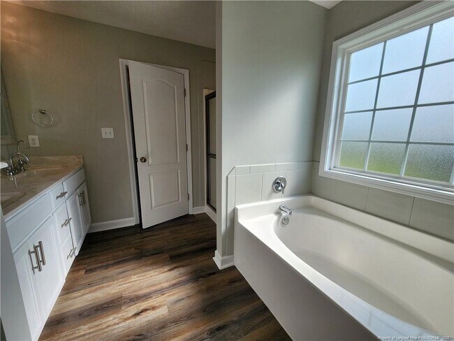 Building Photo - 2804 Ally Rayven Dr