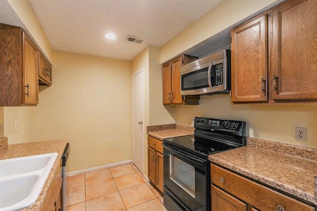 Building Photo - 611 Lost Springs Ct