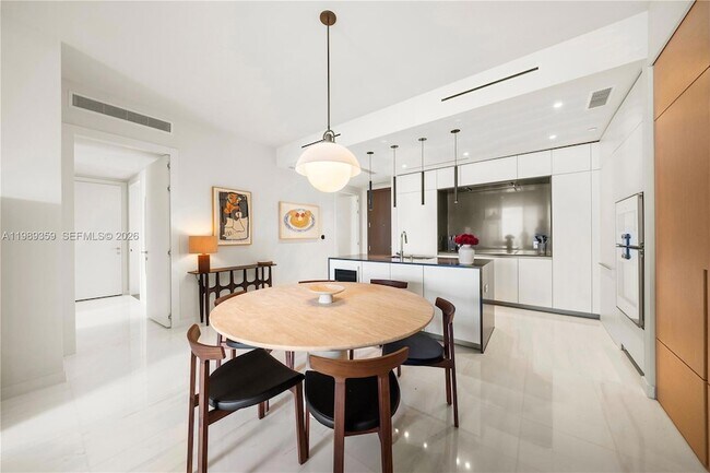 Building Photo - 300 Biscayne Blvd Way