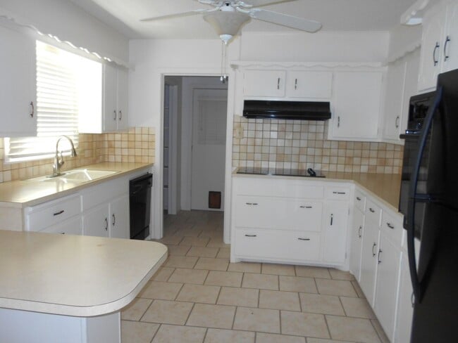 Building Photo - Very well maintained home with great location