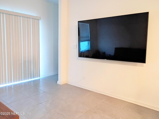 Building Photo - 8995 Gifford Dr