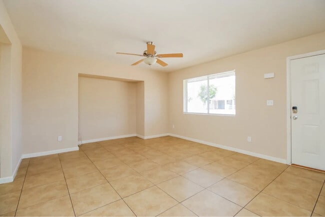 Primary Photo - 323 E Windsor Ave