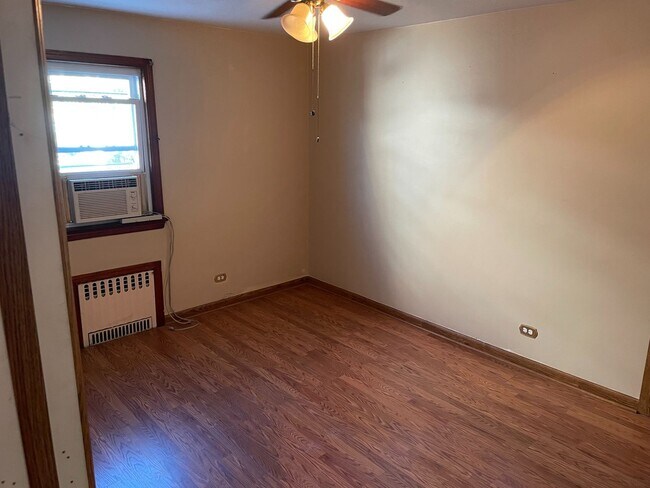 Building Photo - 215 Karsey St