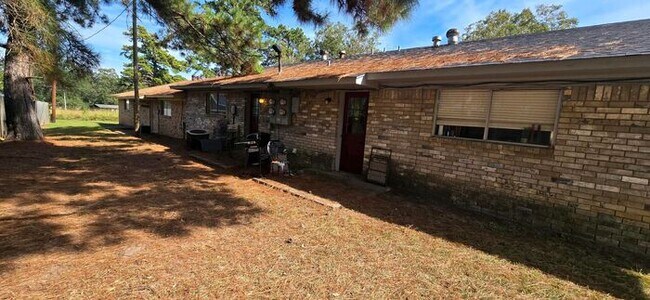 Building Photo - Charming 2-Bedroom Home for Rent – Comfortable & Convenient Living!