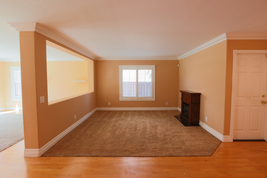 Building Photo - 2582 Hudson Ave