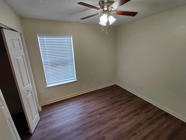 Building Photo - 2713 Oak Park Ct