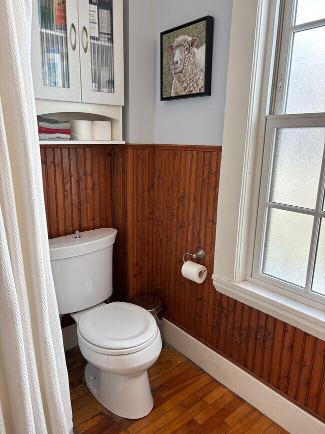 Building Photo - 272 Danforth St