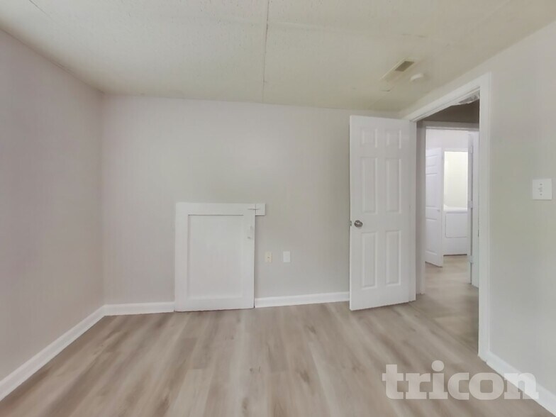 Building Photo - 65 Applewood Cir