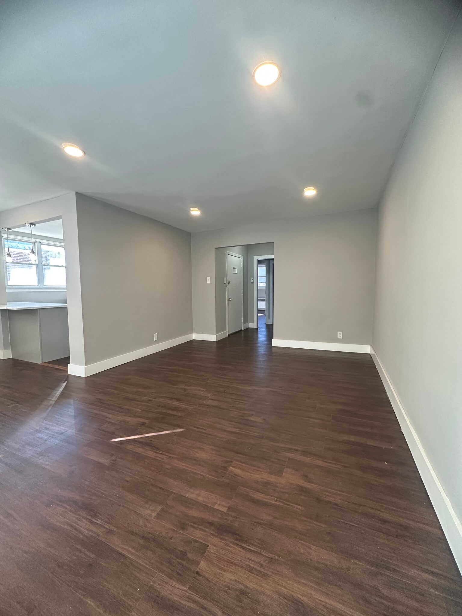 Building Photo - 1321 E Johnson St