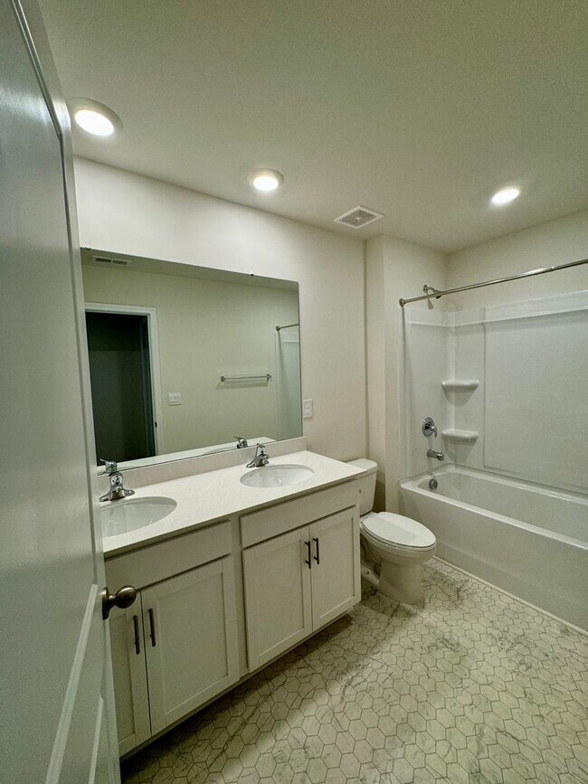 Building Photo - 3BR/2.5BA Home in Hamilton Woods