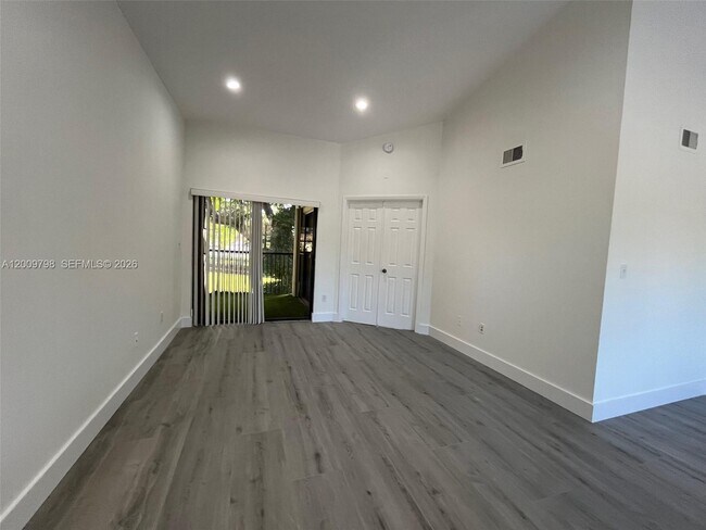 Building Photo - 9795 SW 138th Ave