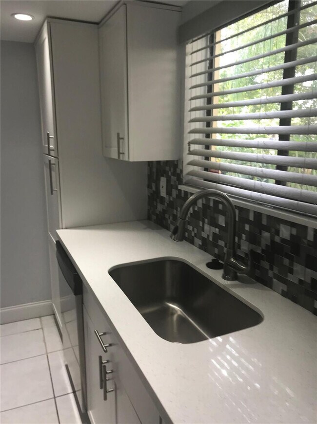 Building Photo - 9576 SW 1st Ct