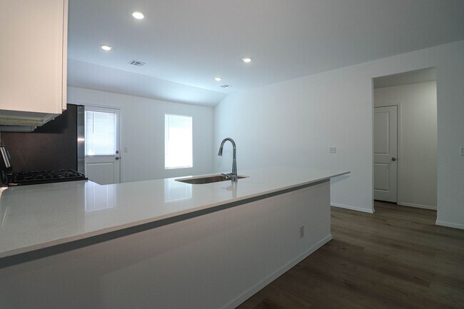 Building Photo - 3122 S 15th Pl