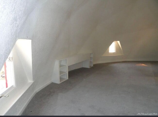 Building Photo - Spacious 2 story home located in West Golden Hills