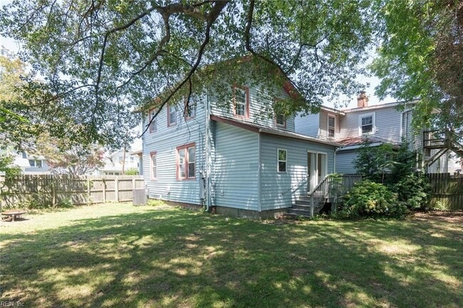 Building Photo - 1519 Mathews Terrace