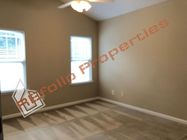 Building Photo - Great Location! 3 Bedroom 2.5 Bathroom 1 C...