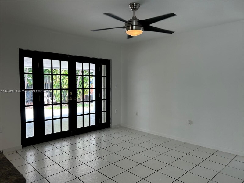 Building Photo - 955 SW 87th Ct