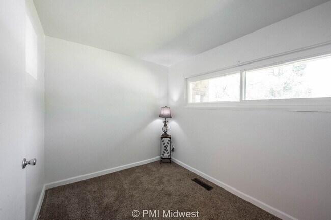 Building Photo - 4627 Karen Dr