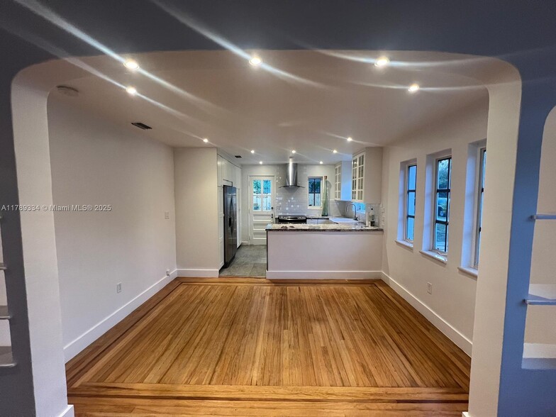Building Photo - 668 NE 72nd Ter
