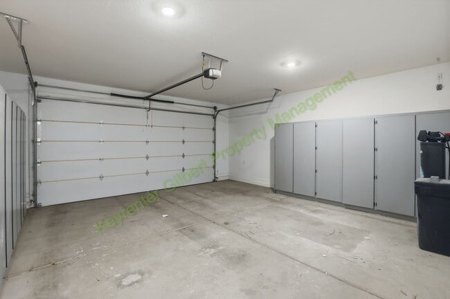 Building Photo - Modern Mesa Living in a Prime East Valley Location