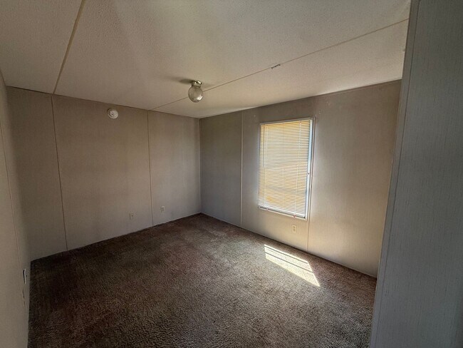 Building Photo - 415 Meadowbrook Rd