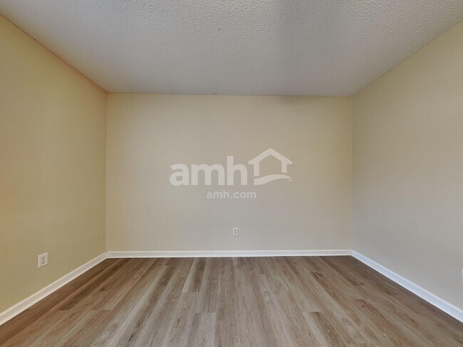 Building Photo - 1 Holly Springs Cir