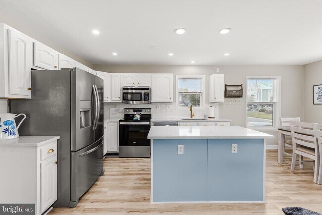 Building Photo - 13022 Wilson Ave