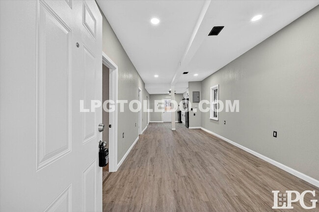 Building Photo - 2025 Caledonia St