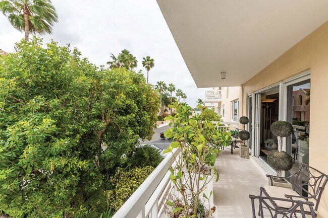 Building Photo - 250 Bradley Pl