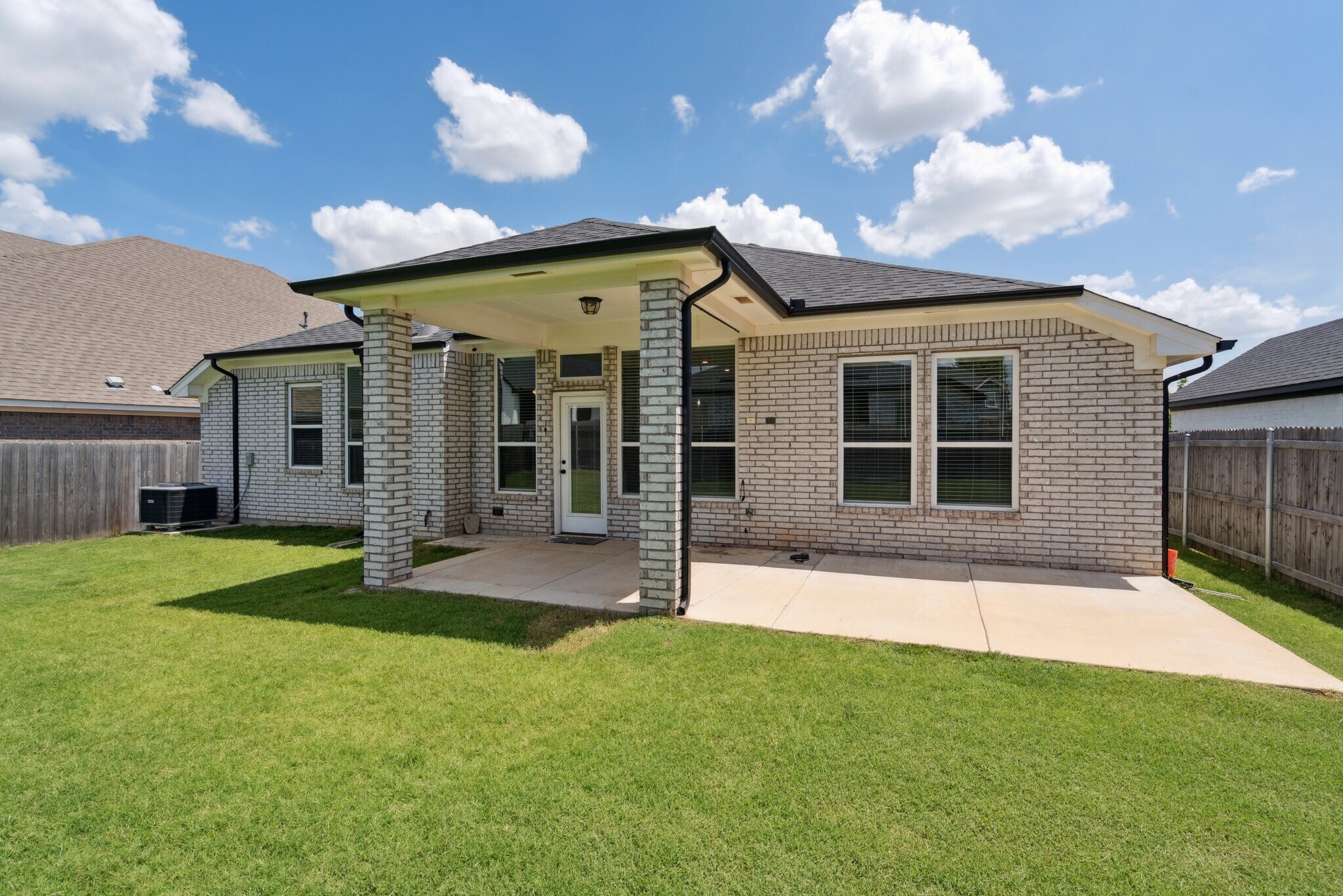 Building Photo - 15908 Buffalo Dr