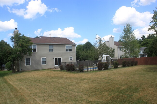 Building Photo - 324 Forest Dr