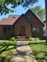 Building Photo - 1003 W 17th St