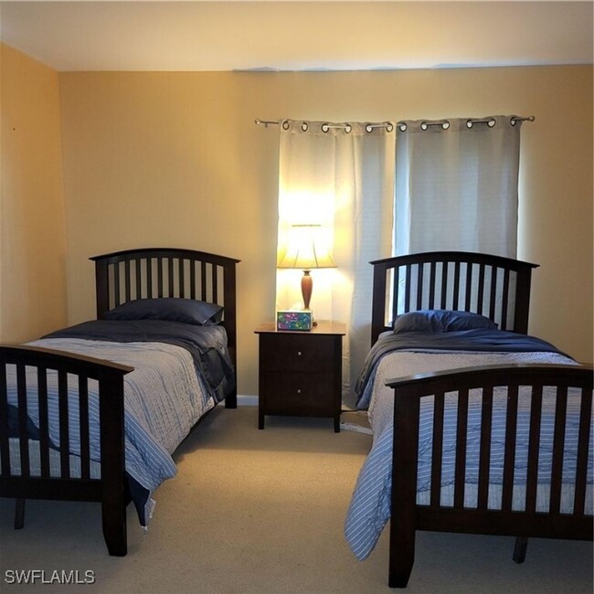 Building Photo - ** 2/2 FIRST FLOOR UNIT ** DELNOR-WIGGINS ...