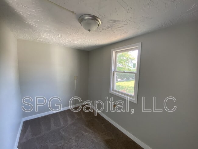 Building Photo - 351 Manor St