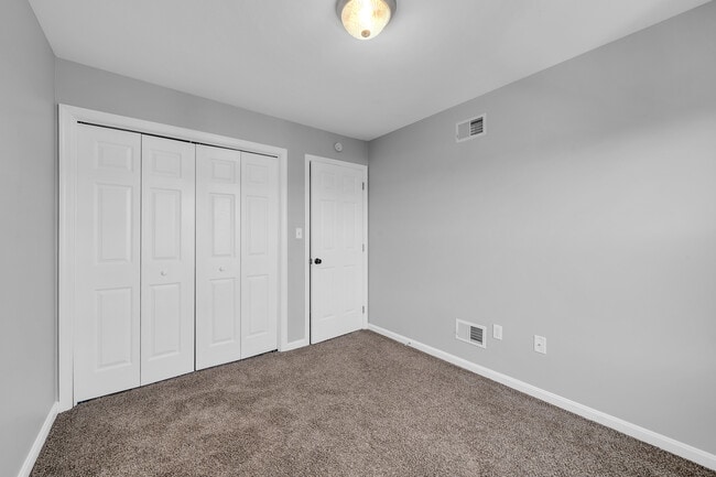 Building Photo - 41 Squire Cir