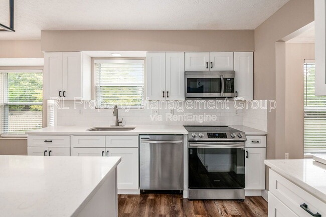 Building Photo - 2940 Wynridge Dr