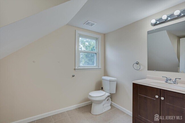 Building Photo - 25 Ellwood Rd