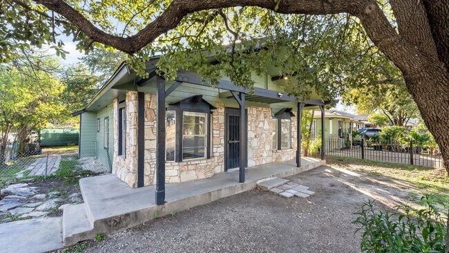 Building Photo - 2600 Morales St