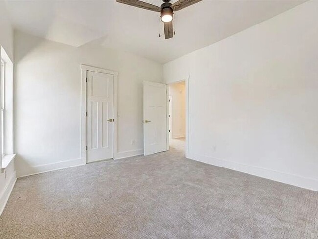 Building Photo - 213 NE 14th St