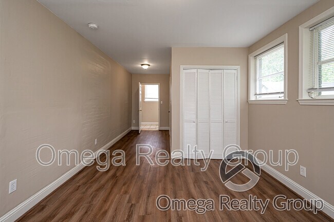 Building Photo - 568 Morningview Dr