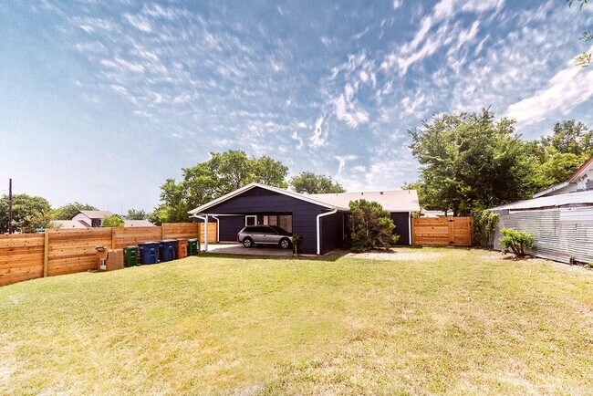 Building Photo - 203 Northcrest Cir