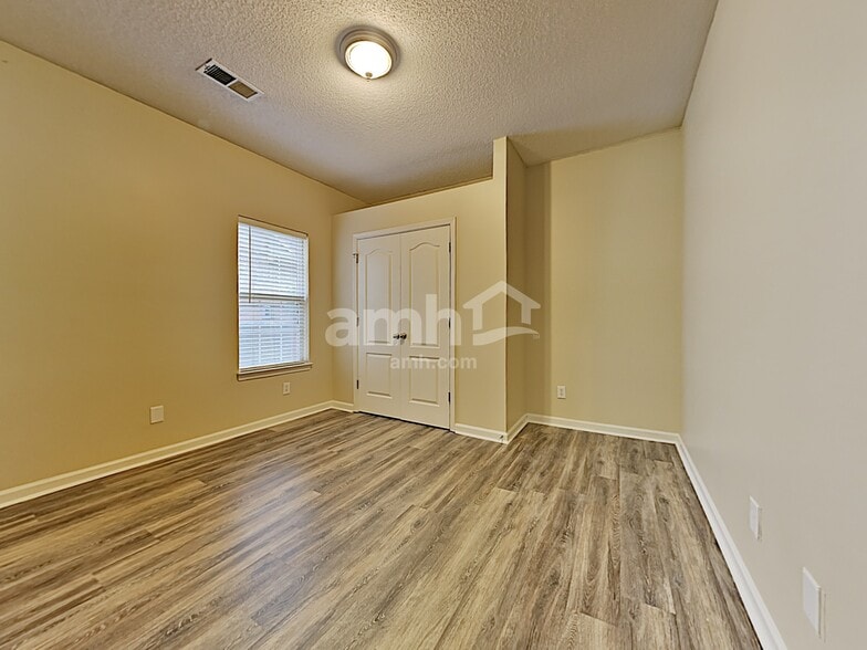 Building Photo - 3864 Lake Village Cv