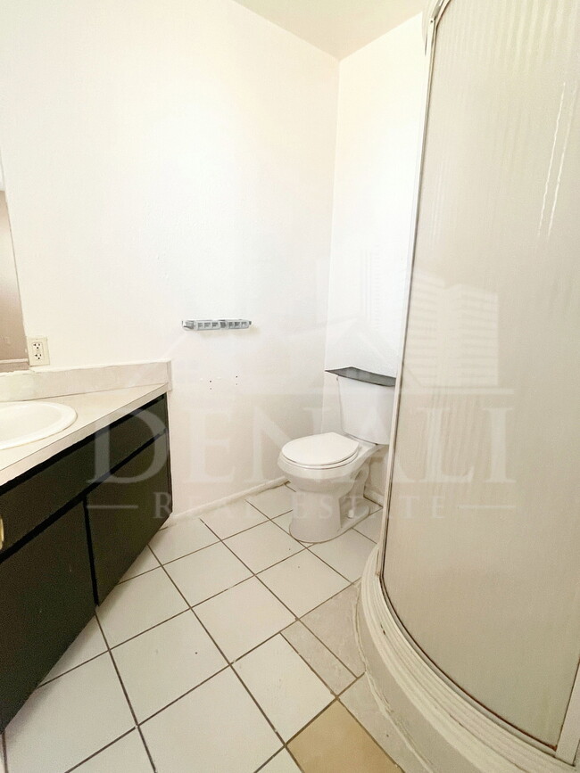 Building Photo - 410 E Desert Dr