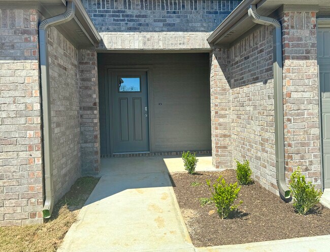 Building Photo - 5382 Selah St