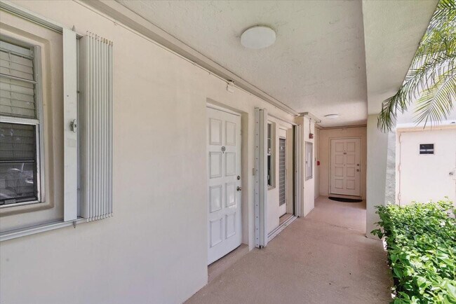 Building Photo - 3080 N Course Dr