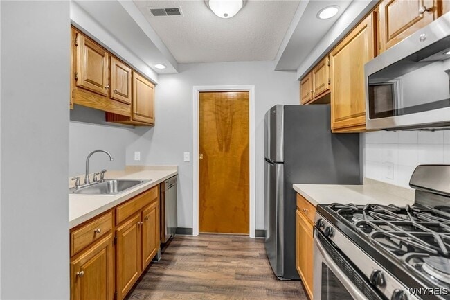 Building Photo - 6630 Erie Rd