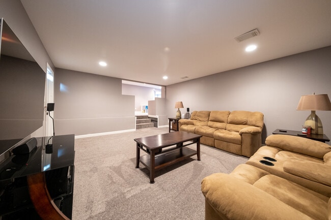 Building Photo - 9513 Briar Cir